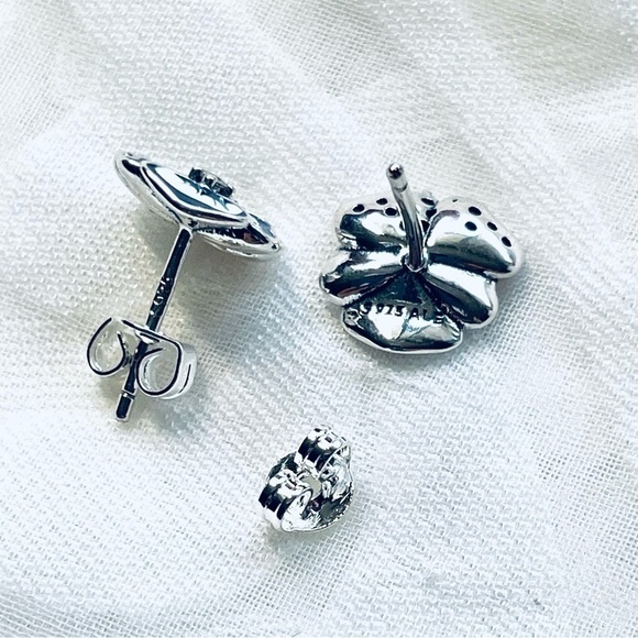 NWOT Sterling Silver 925 Two-Tone Blue Flowers Stud Earrings - Picture 14 of 15